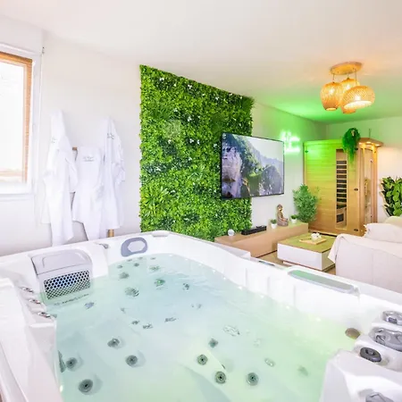 Апартаменты Le Cocon Balinais Jacuzzi, Sauna, Piscine Cugnaux
