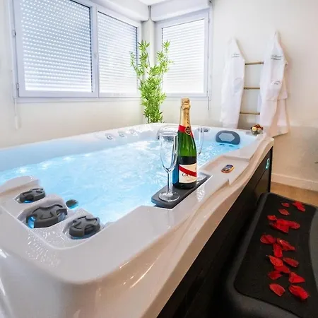 Le Cocon Balinais Jacuzzi, Sauna, Piscine Cugnaux