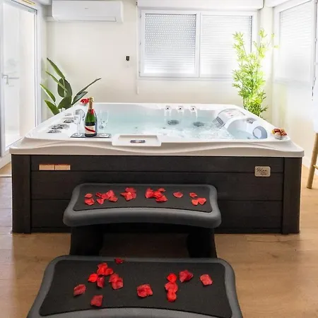 Апартаменты Le Cocon Balinais Jacuzzi, Sauna, Piscine Cugnaux