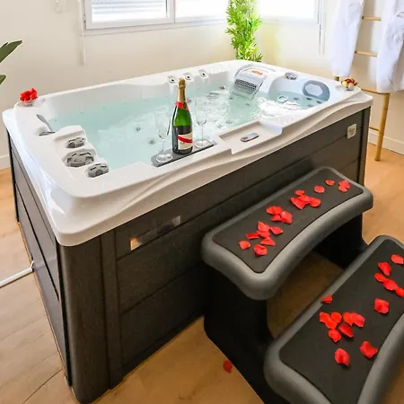 Le Cocon Balinais Jacuzzi, Sauna, Piscine *
