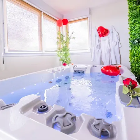 Апартаменты Le Cocon Balinais Jacuzzi, Sauna, Piscine *