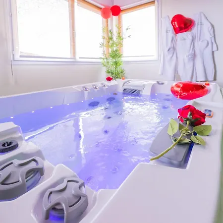 Апартаменты Le Cocon Balinais Jacuzzi, Sauna, Piscine